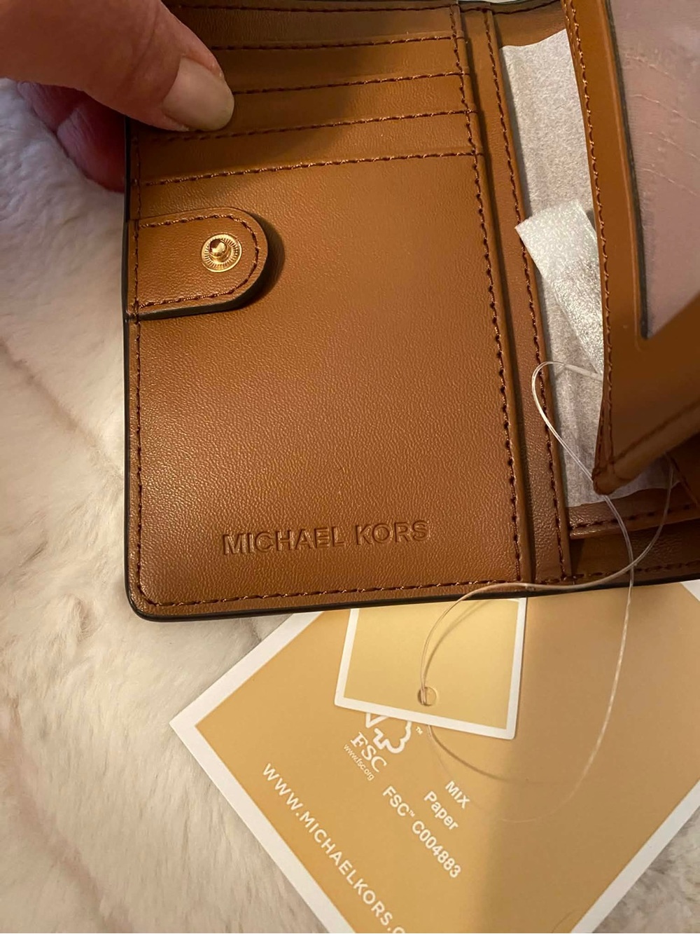 ✨🆕✨Brand New Michael Kors Medium Slim Wallet - Picture 5 of 7